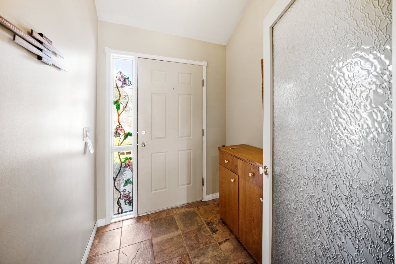 330 Canyon Close