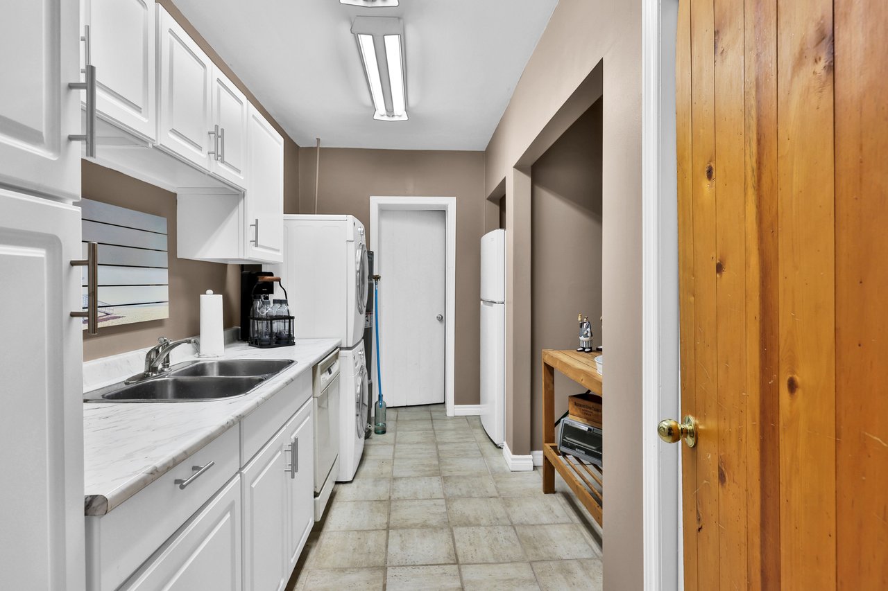 2360 8 Side Road, Burlington