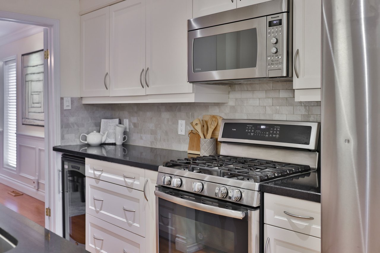 86 Forsythe Street, Oakville