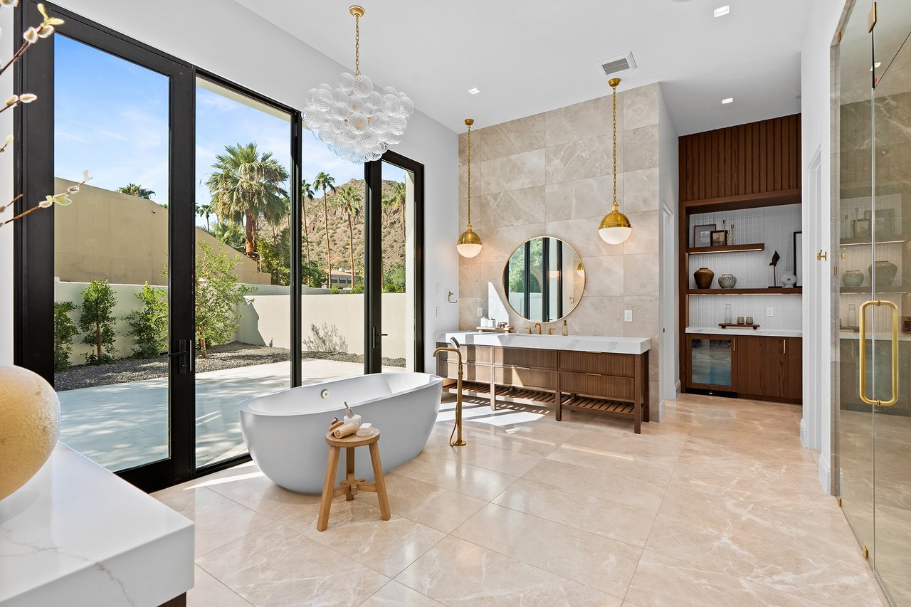 6230 E HILLCREST Boulevard