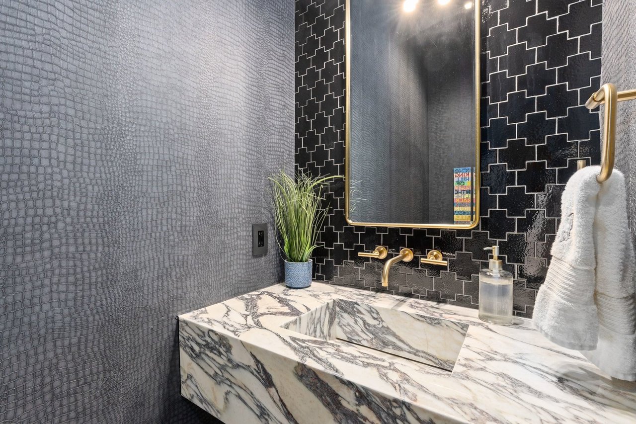 Luxxis Design 1104 Summit