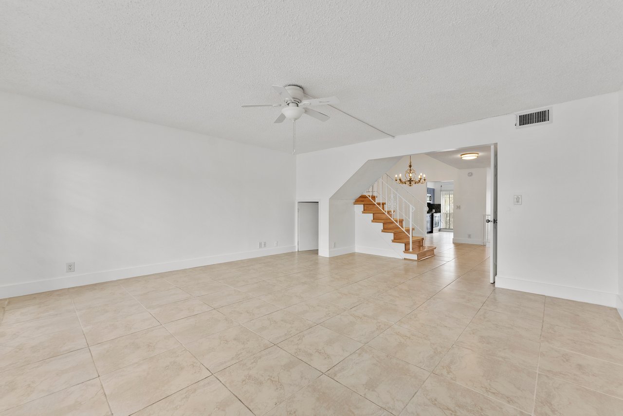 1194 Hillsboro Mile, Unit 72