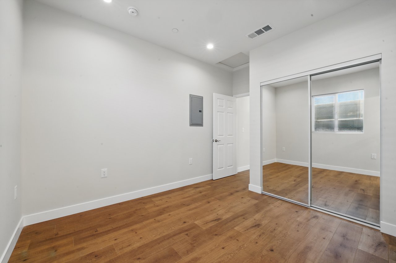4 Units in North Hollywood