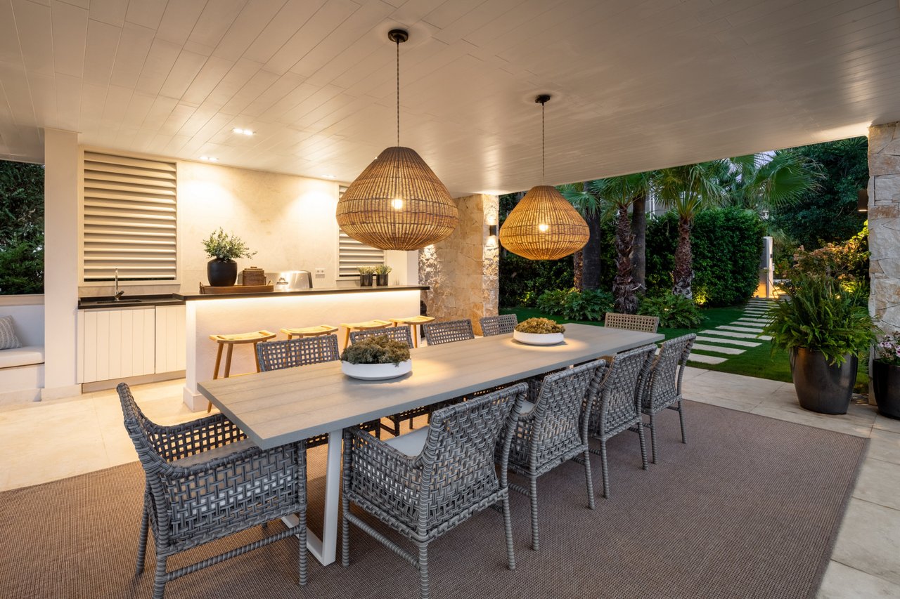 Living La Dolce Vita: 5 Homes with Upscale Alfresco Dining Spaces