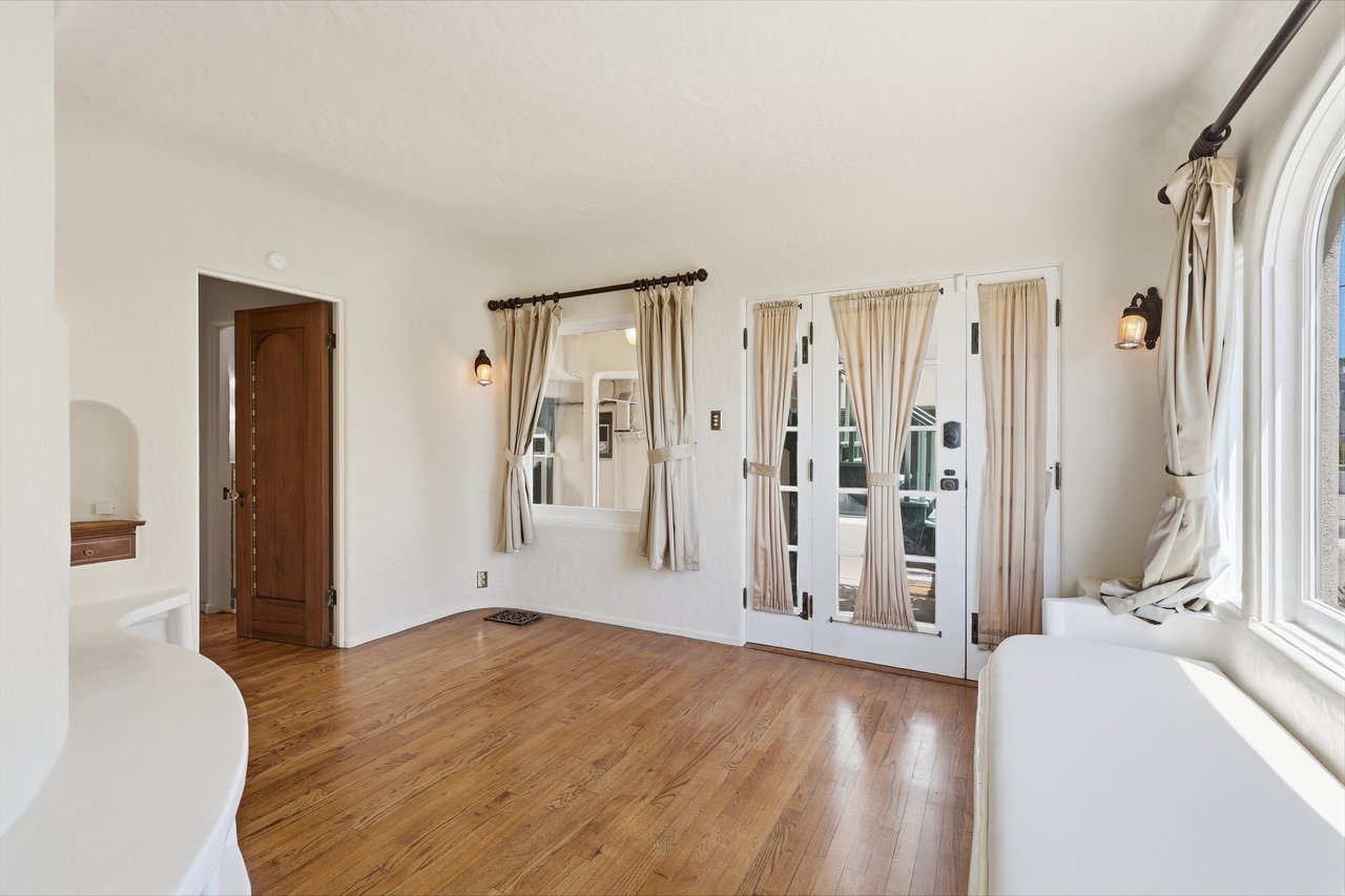 1602 The Strand (Entire Property)