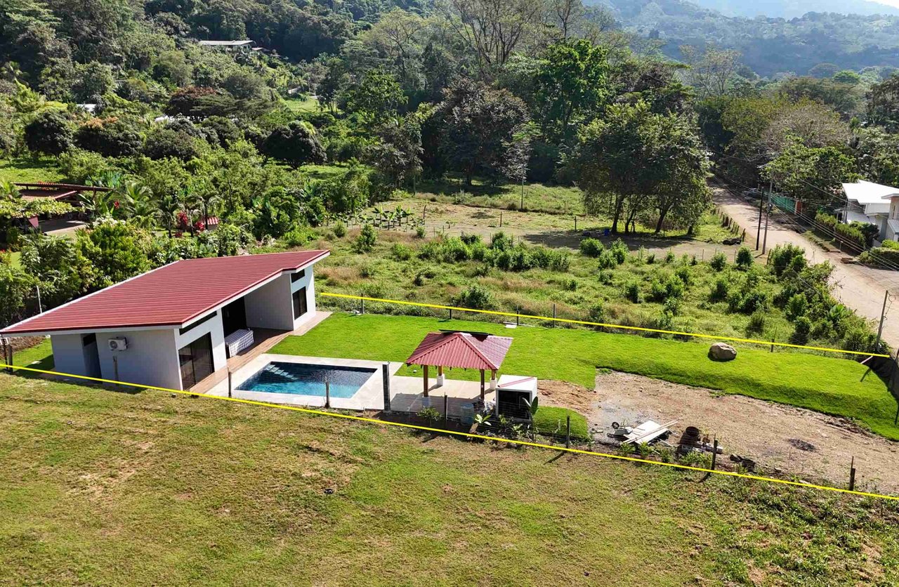 Brand-New Easy-Access 2-Bedroom Home with Big Pool & Peaceful Terraza on Calle Cascada in Ojochal Costa Rica