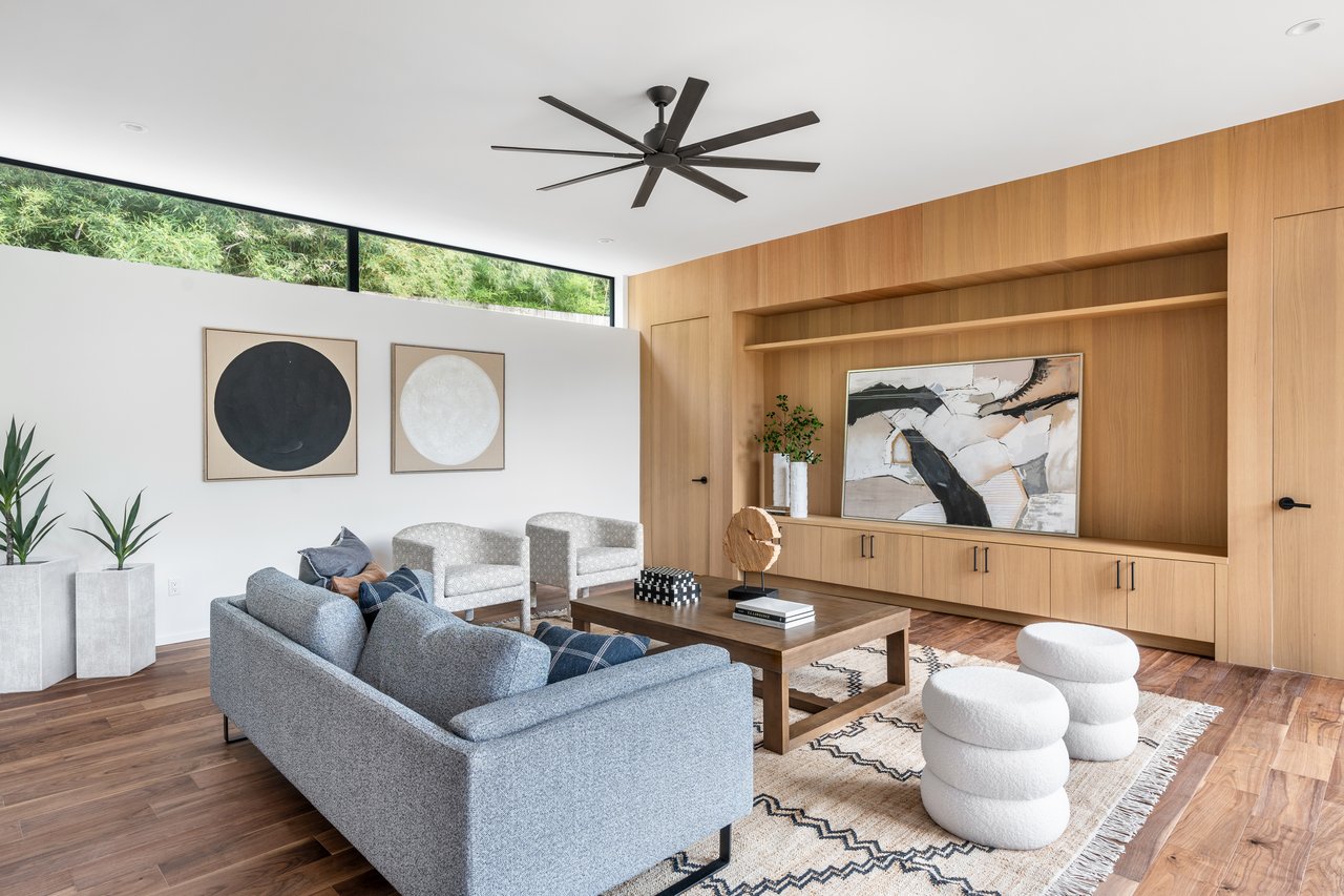 1121 Bluebonnet LN