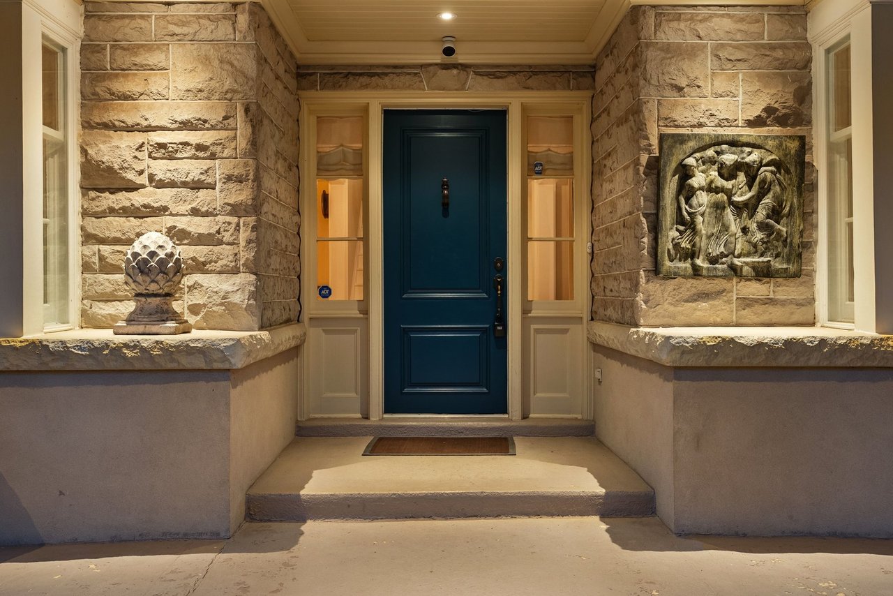  Aldershot Lakeside Elegance