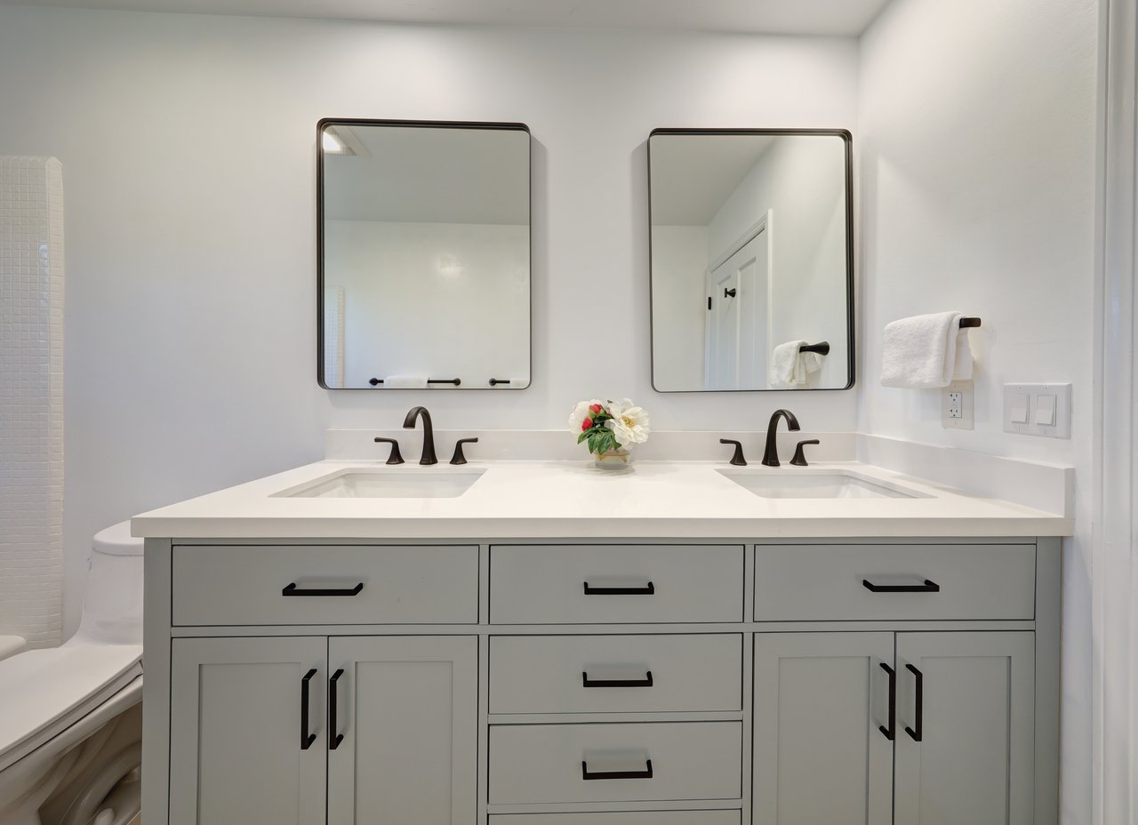 Stylish View Home on a Cul-De-Sac