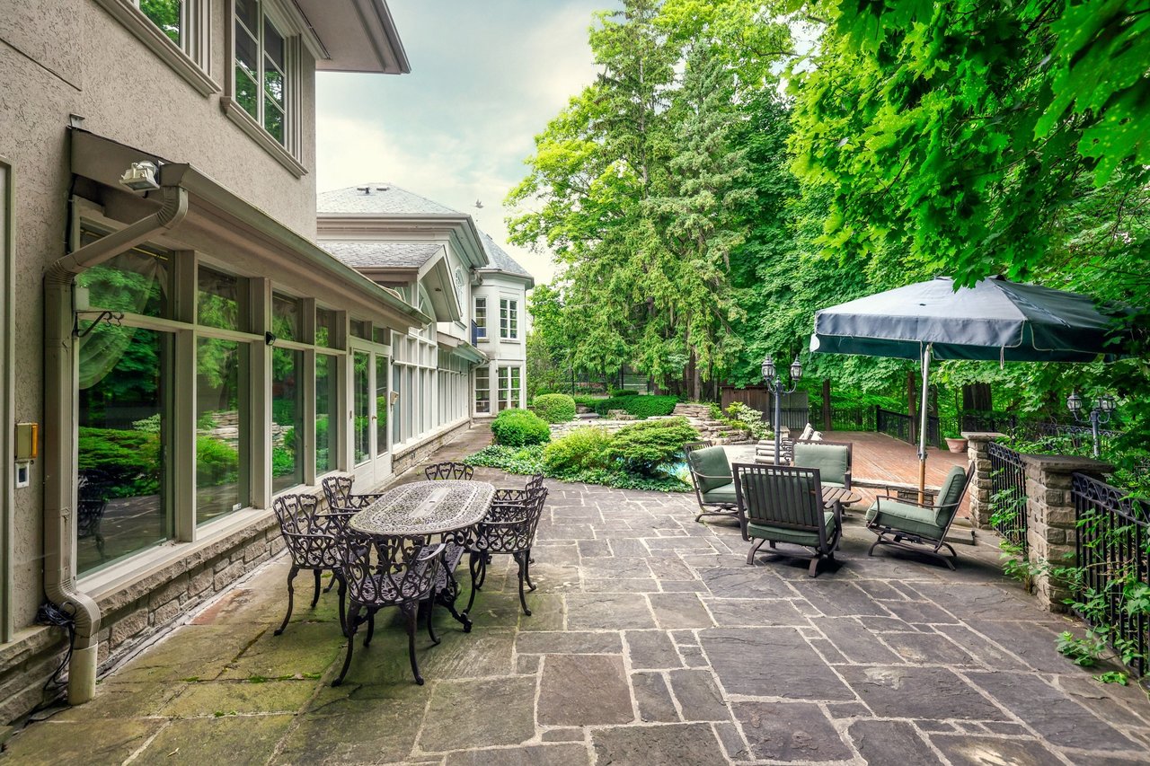 Prestigious Riverview Drive