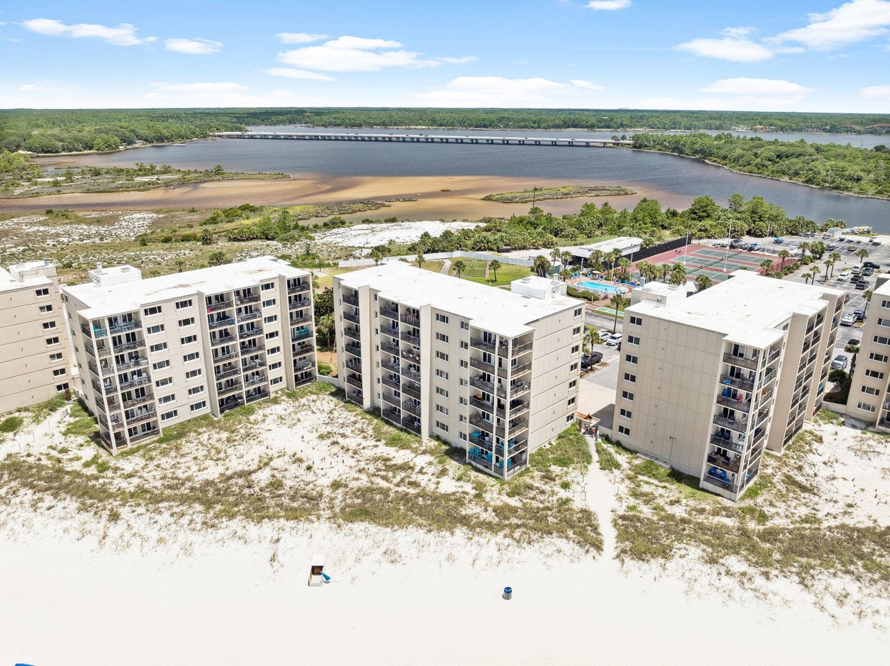Pinnacle Port Condominium