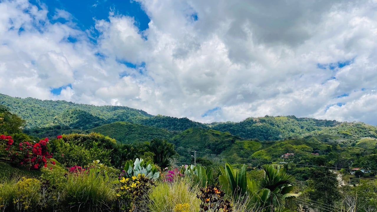 Casa Jean, Window of the Soul 