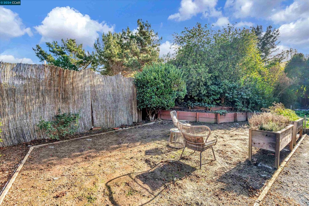 2216 Bristlecone Dr