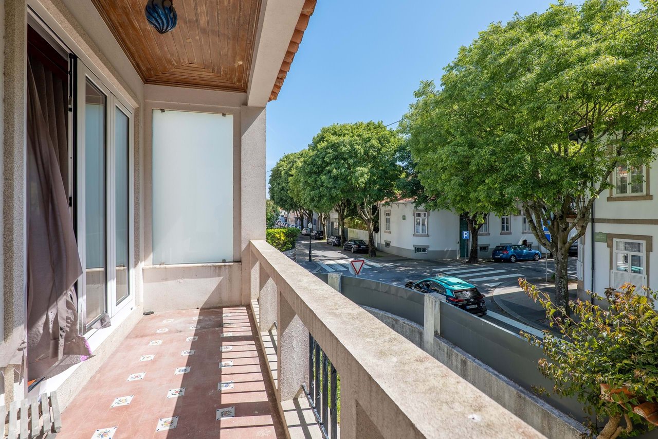 Luxury Four-Story Home in Foz do Douro, Porto with Ocean Views and Beach Proximity