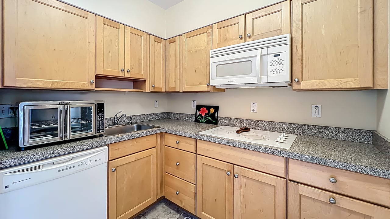 Blissful Downtown Winter Park Pied-à-Terre at Whispering Waters 