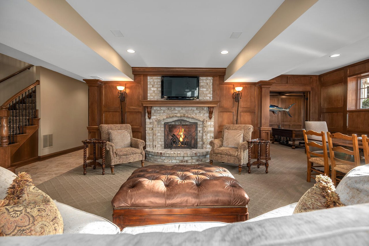 3723 Grand View Ct, St. Charles IL. - Luxury Living in the Tradition Neighborhood