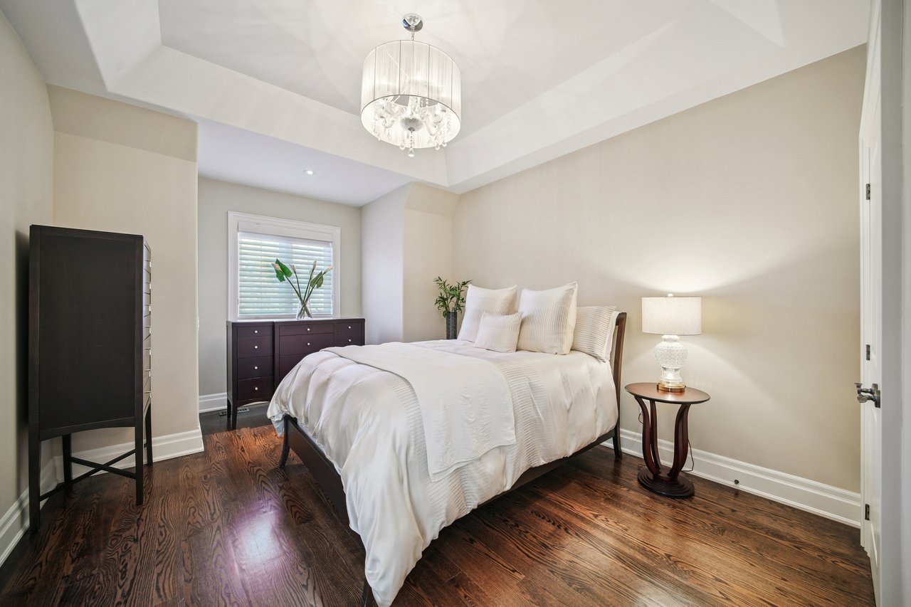 Show-stopping luxury in the heart of Southwest Oakville