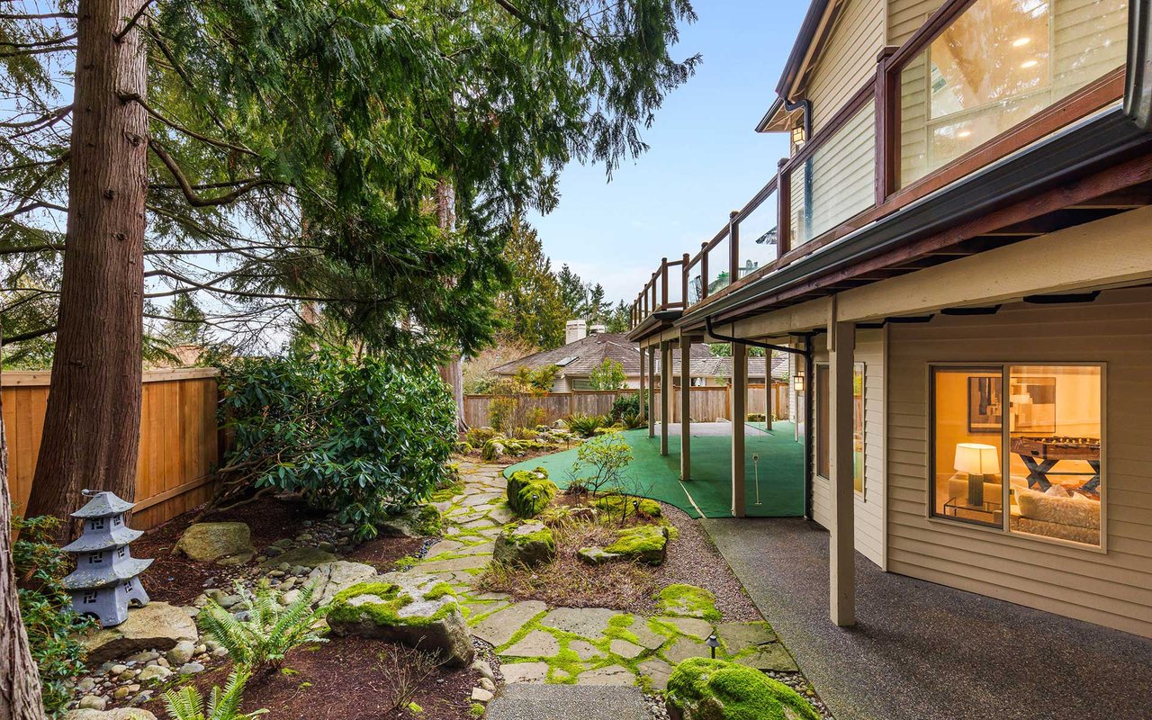 Custom-Built Lochwood-Lozier Home in Montreux