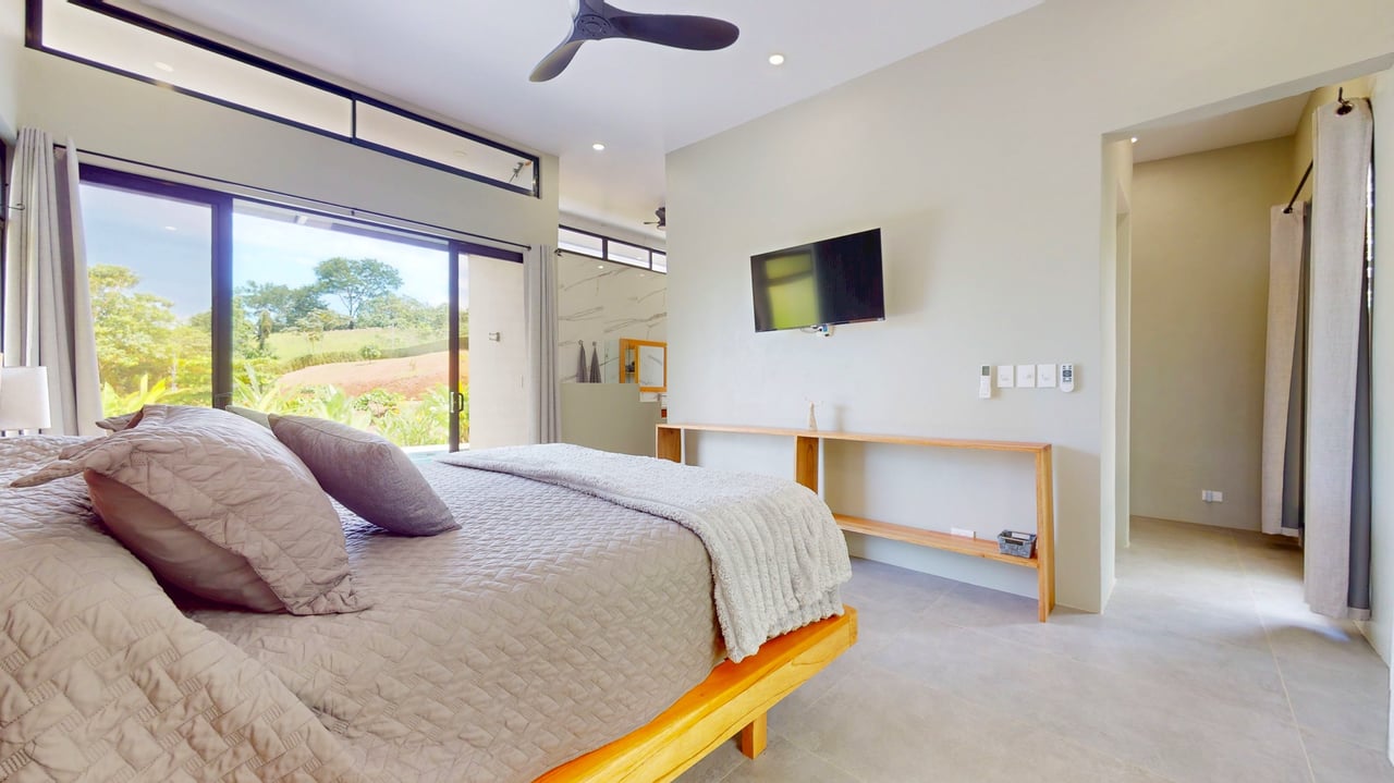 Private Modern Home in Ojochal, Costa Rica with Heated Saltwater Pool & Solar Backup