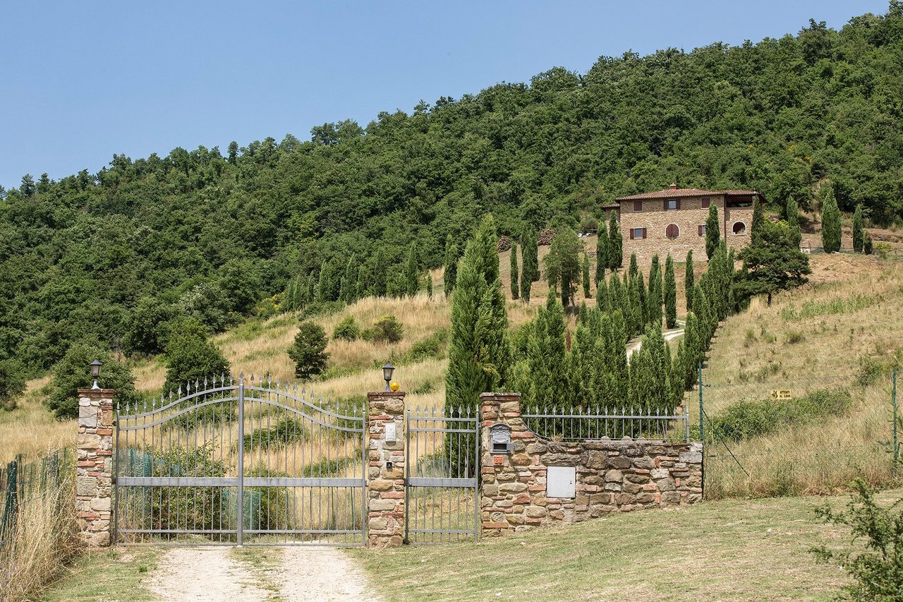 Hill Top Farmhouse with Swimming Pool