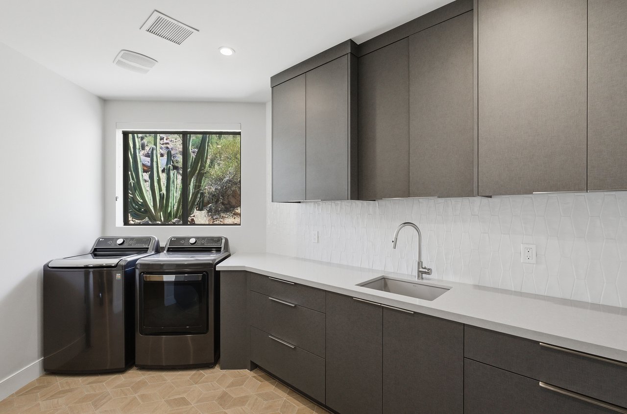 5411 E ROADRUNNER Road