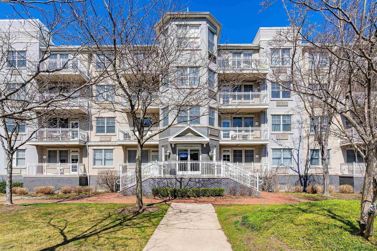 4 Constellation Pl #109
