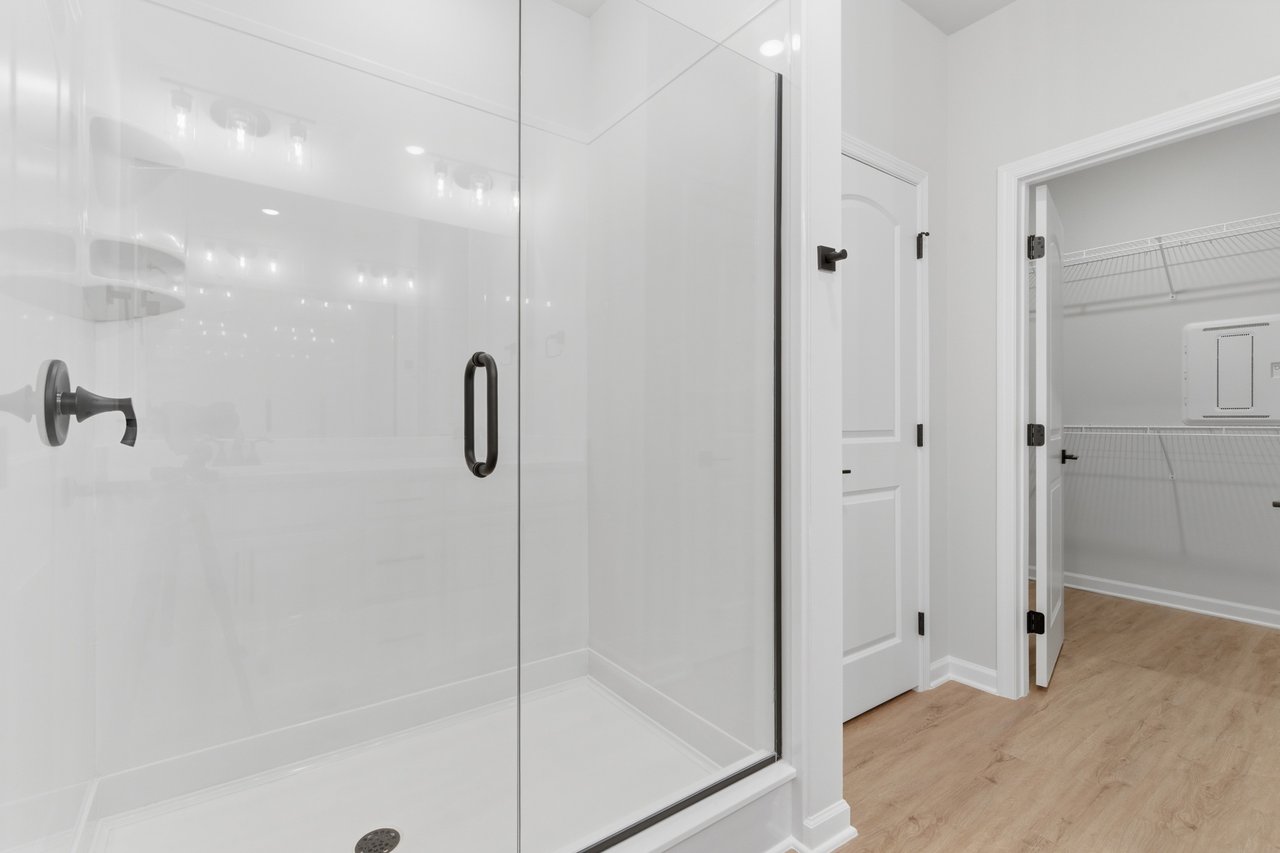New Market New Build! Move-In Special!