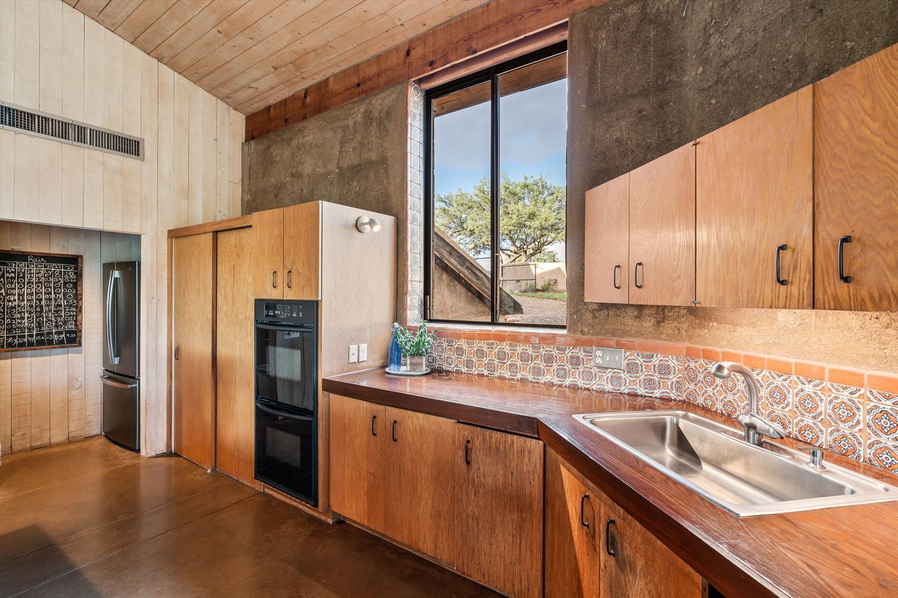 85 Hog Canyon Road