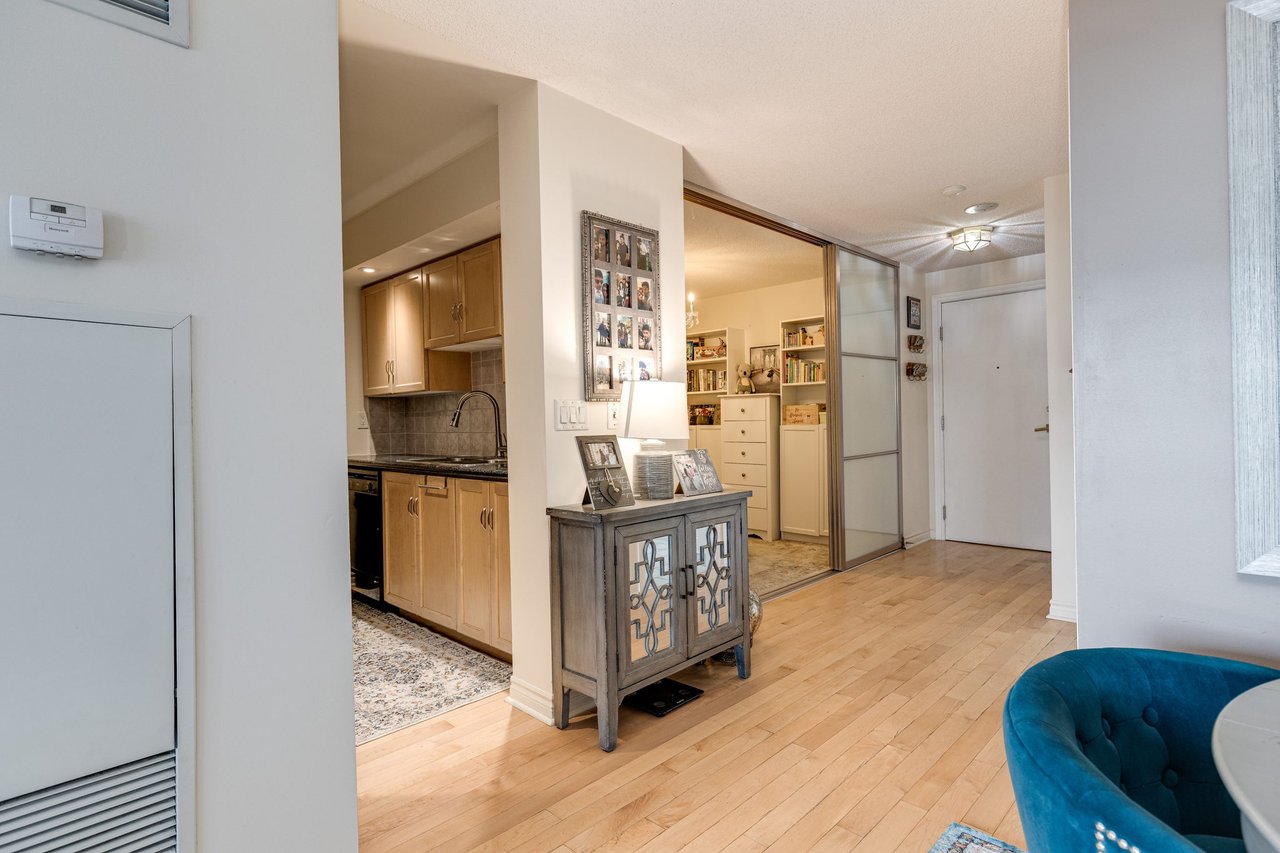 250 Wellington St W 535