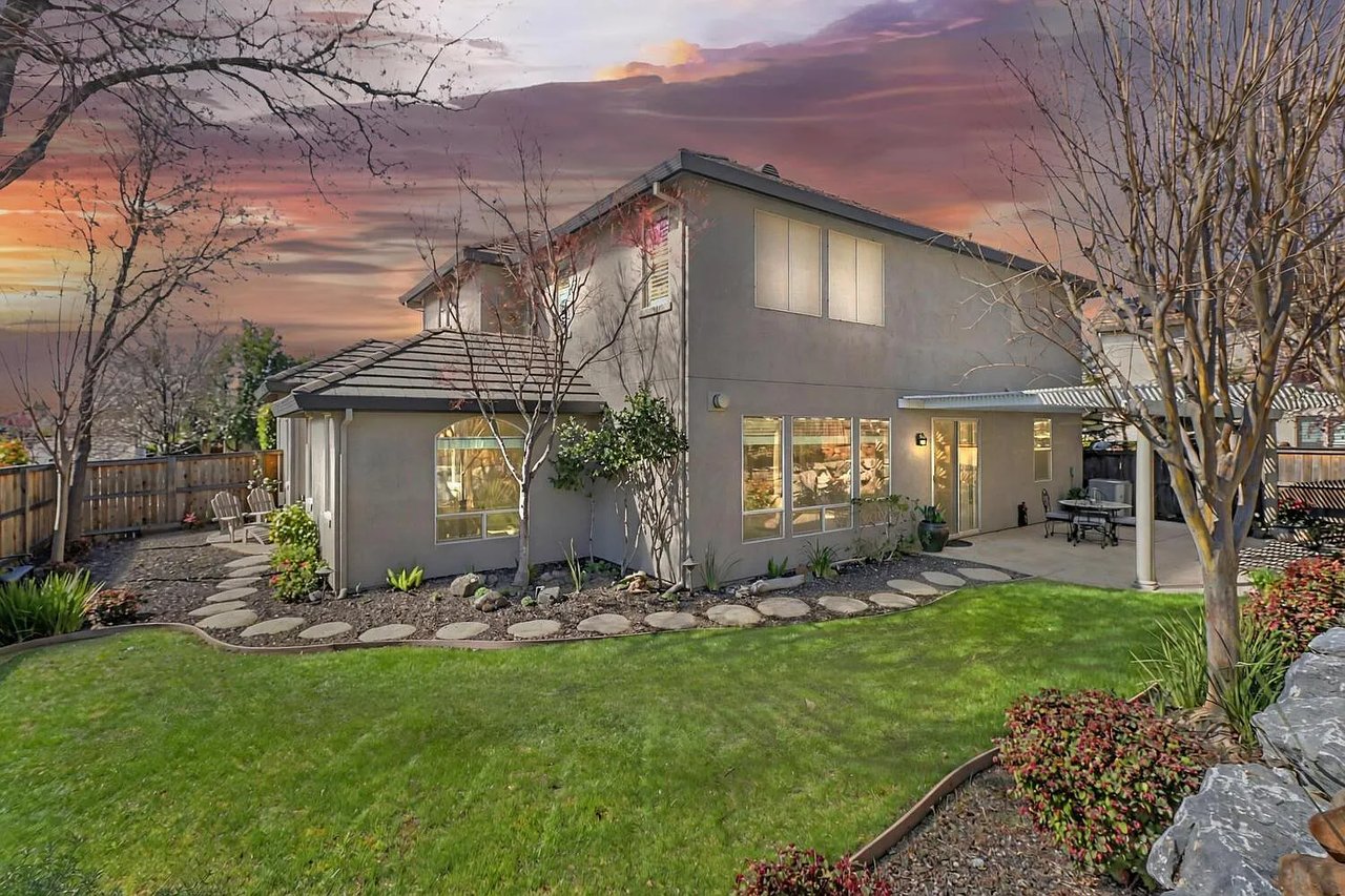 2200 Red Hawk Ct
