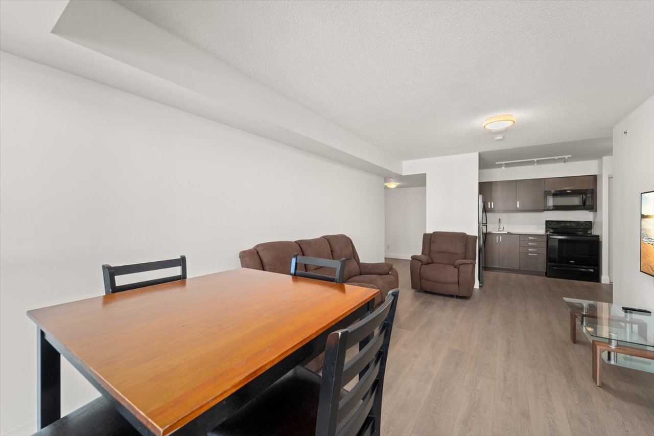 30 Meadowglen Pl 1106