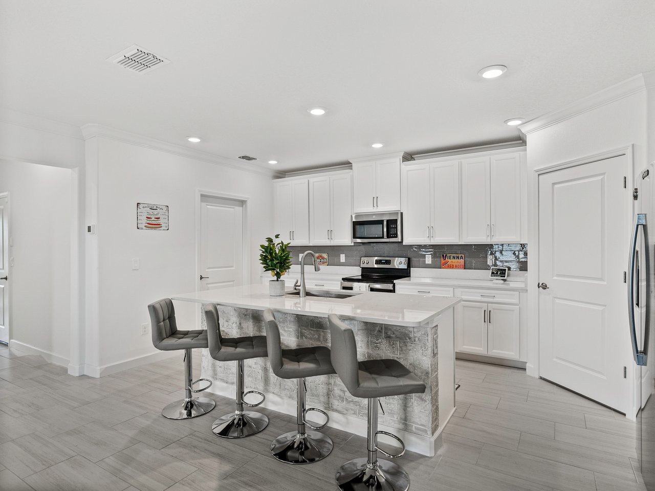 31500 MAGNA GULF LOOP