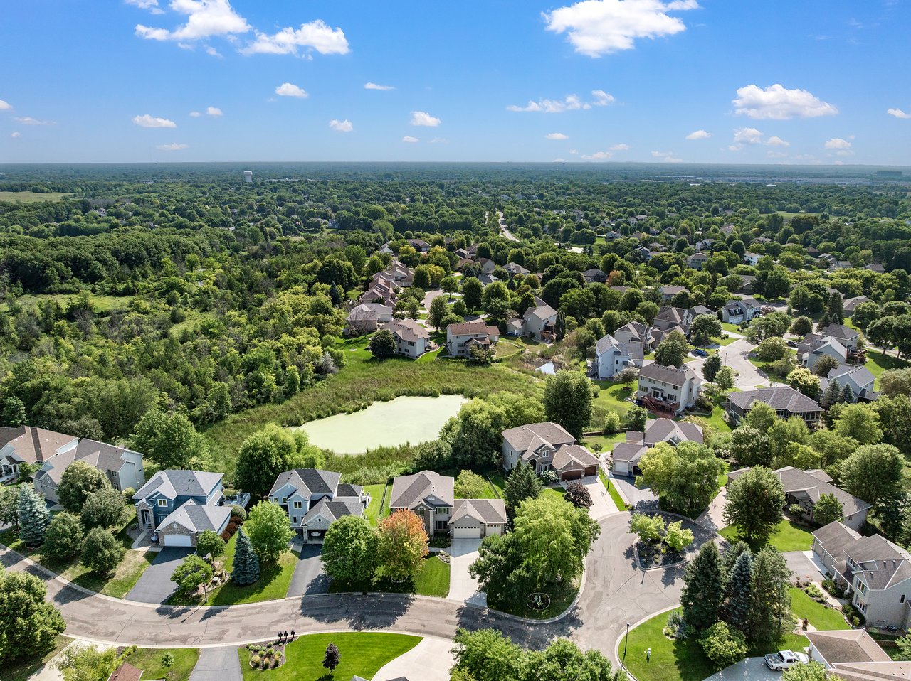 Walkout 2-Story Overlooking the Elm Creek Park Reserve