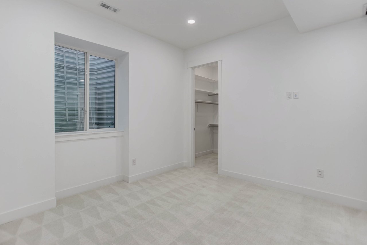 352 S High St