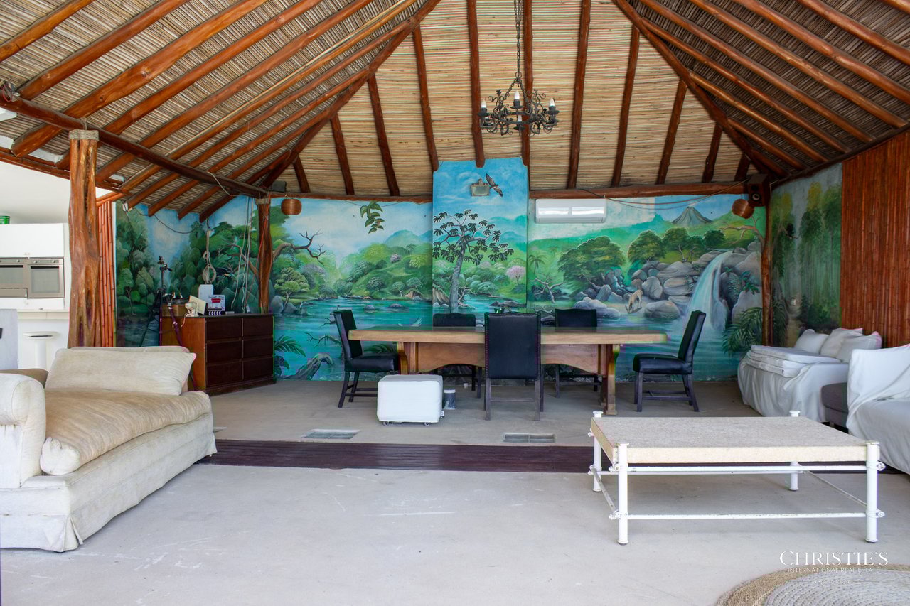 La Mansión Surfside & Beach Club