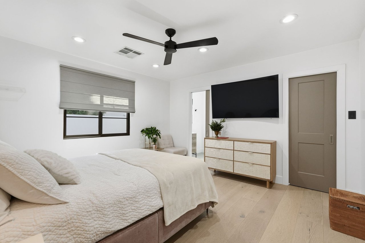 3901 E WELDON Avenue