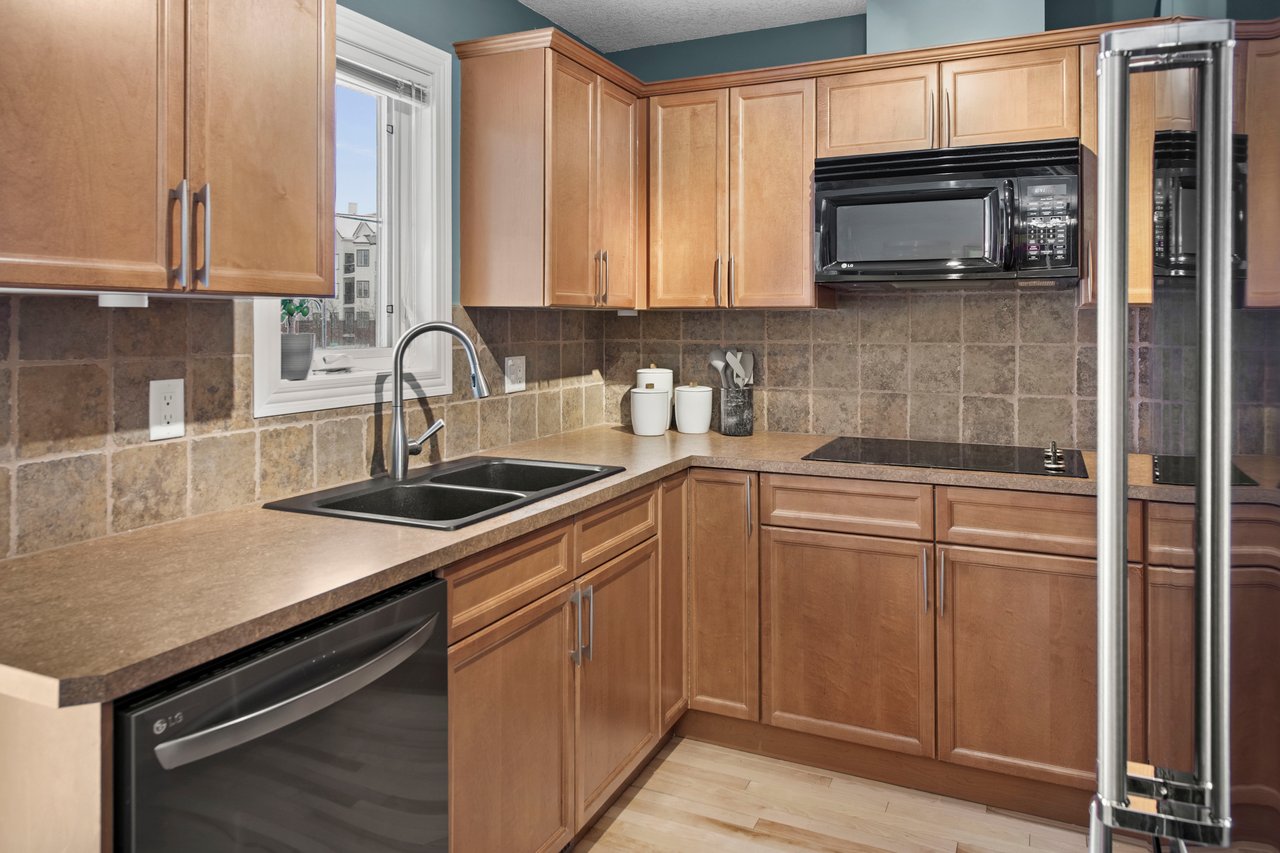 8910 Royal Oak Way NW