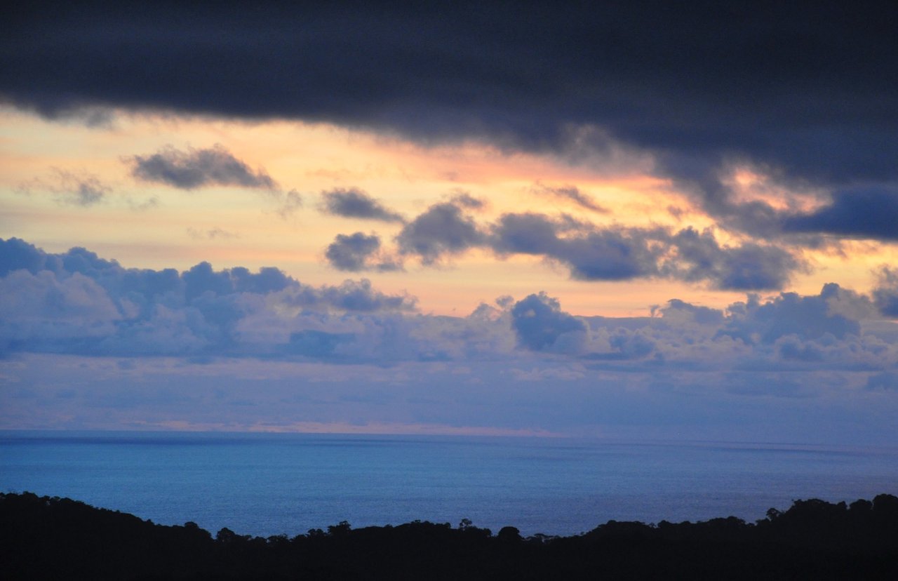 Casa de Orquideas - Mountains, Ocean and Jungle with Privacy In Gated Community, Ojochal