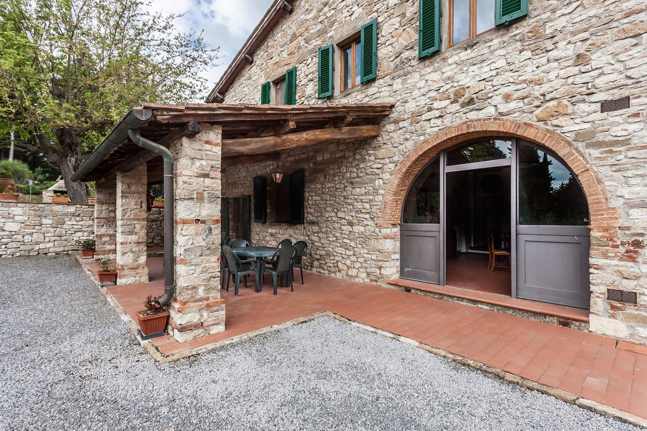 High End Country Villa With Apartments