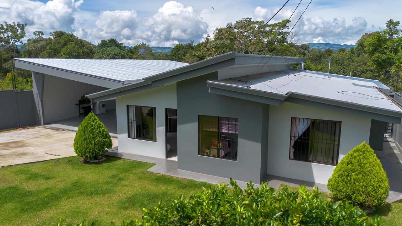 Spacius Home in Pérez Zeledón | 3 bedrooms, 3 Bathrooms 