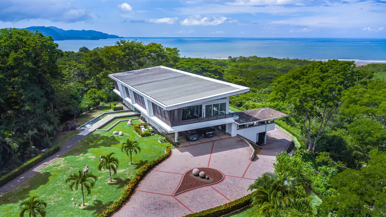 Nativa Contemporary Infinity Views | Luxury Rainforest Estate with Pacific Ocean Views