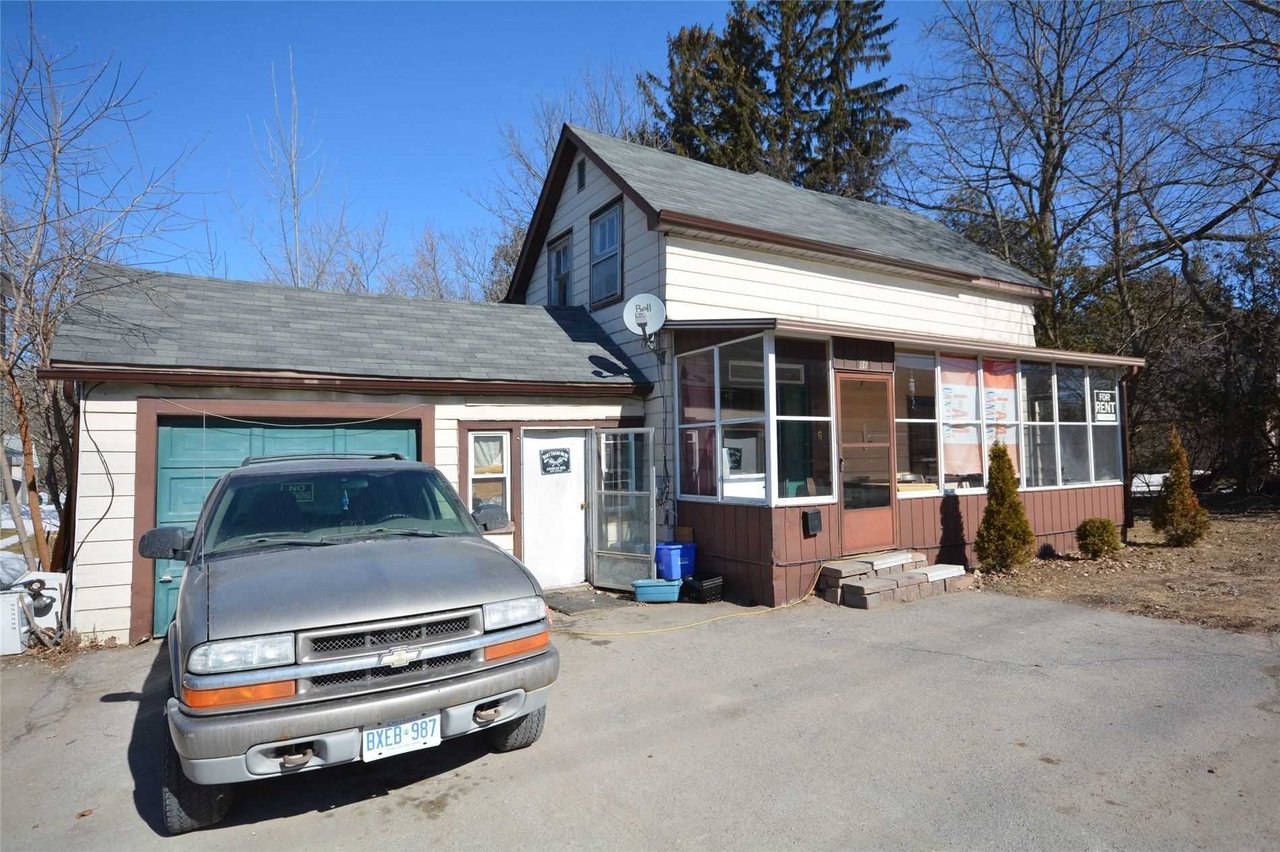 86 James St