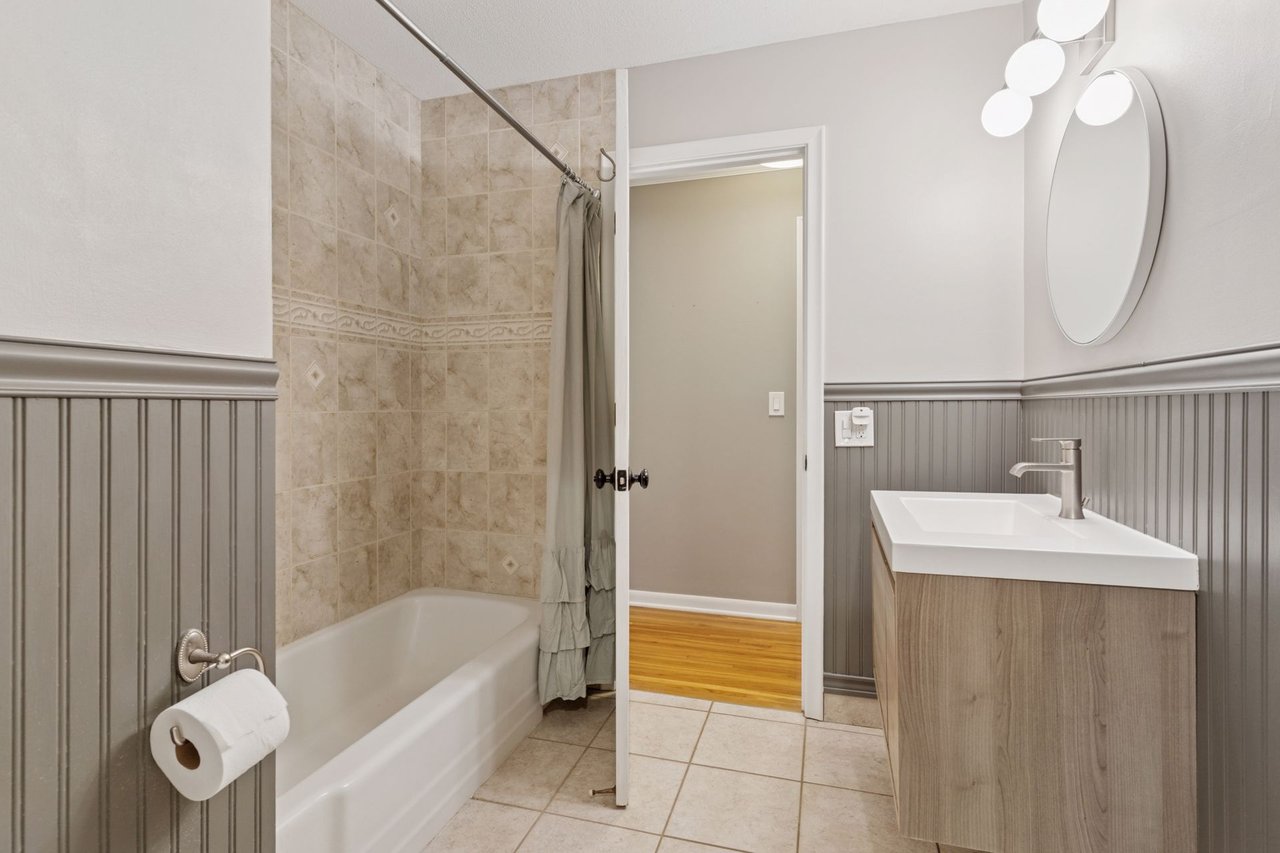 *PENDING* 4516 Vandervork Ave, Edina