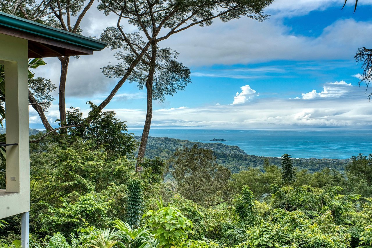 WONDROUS WHALE’S TAIL OCEAN VIEW HOME ABOVE UVITA