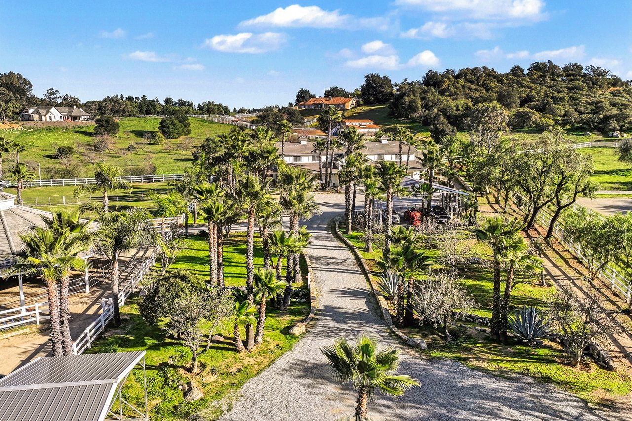 40801 Avenida La Cresta