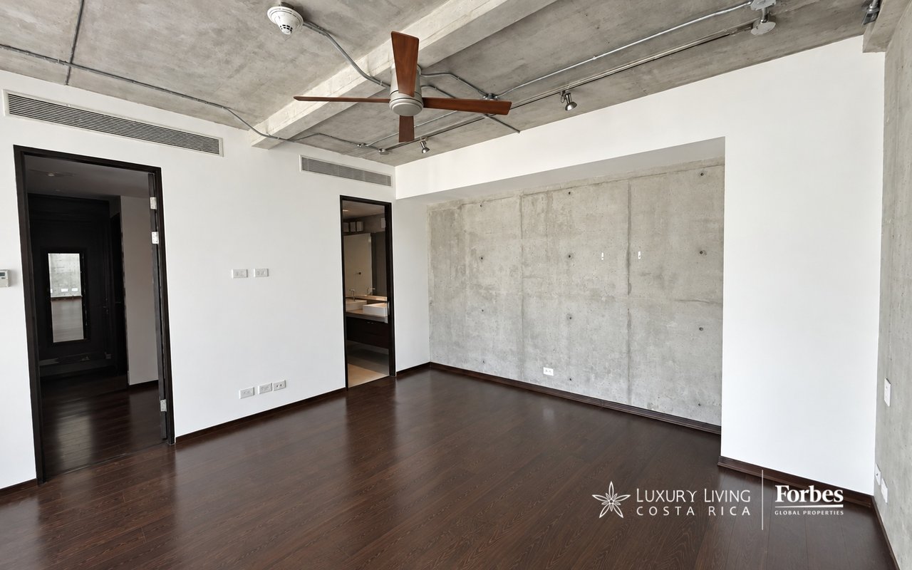 21308 - Two level Loft-style Apartment on Avenida Escazú