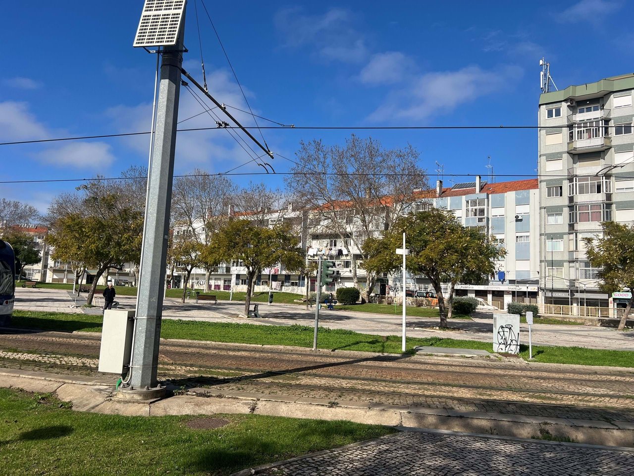 Prime Commercial Space Near Lisbon – Tenant in Place – 5% Annual Return