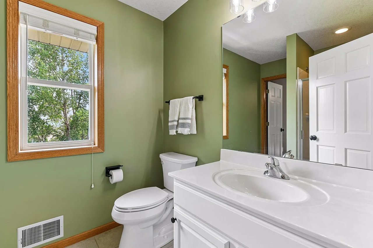 Stunning 2-Story in Springfield Community