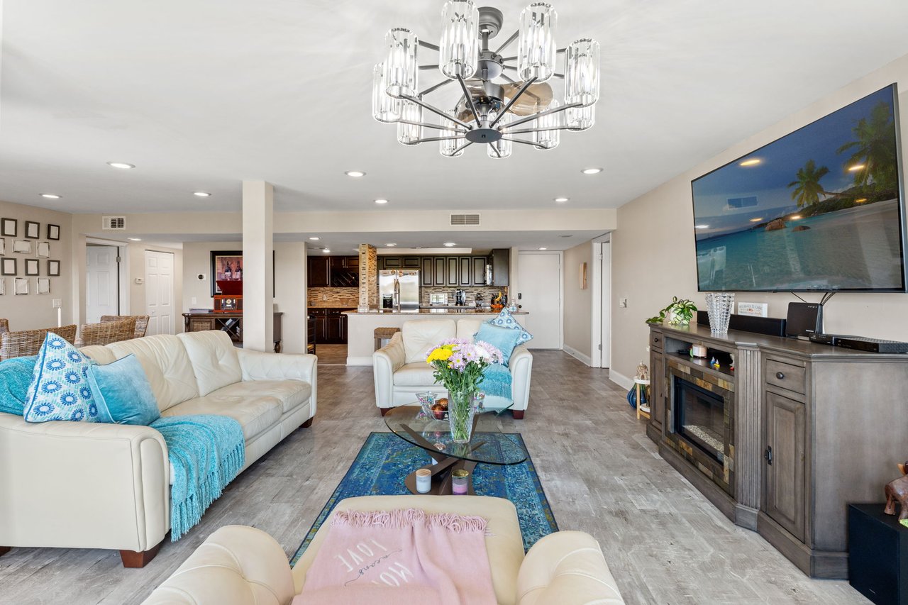 Upgraded 2-Bed Condo in Tarpon Springs with Scenic Views