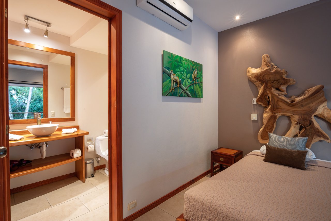 Villa Bailarin, Jungle Elegance